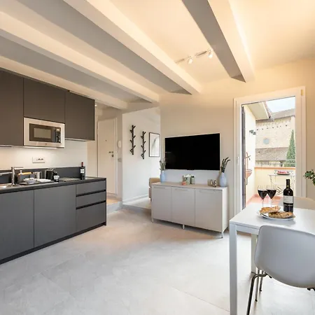 Apartamento Via Avelli, 4 - Charming - Attico Al 5to Piano Senza Ascensore Vicino Stazione Con Terrazza Con Vista Santa Maria Novella Florencia