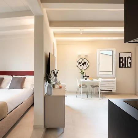 Apartamento Via Avelli, 4 - Charming - Attico Al 5to Piano Senza Ascensore Vicino Stazione Con Terrazza Con Vista Santa Maria Novella Florencia